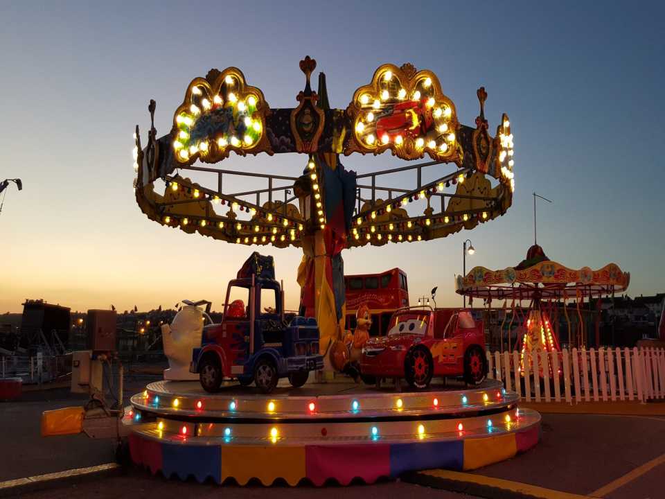 single color amusement park lighting